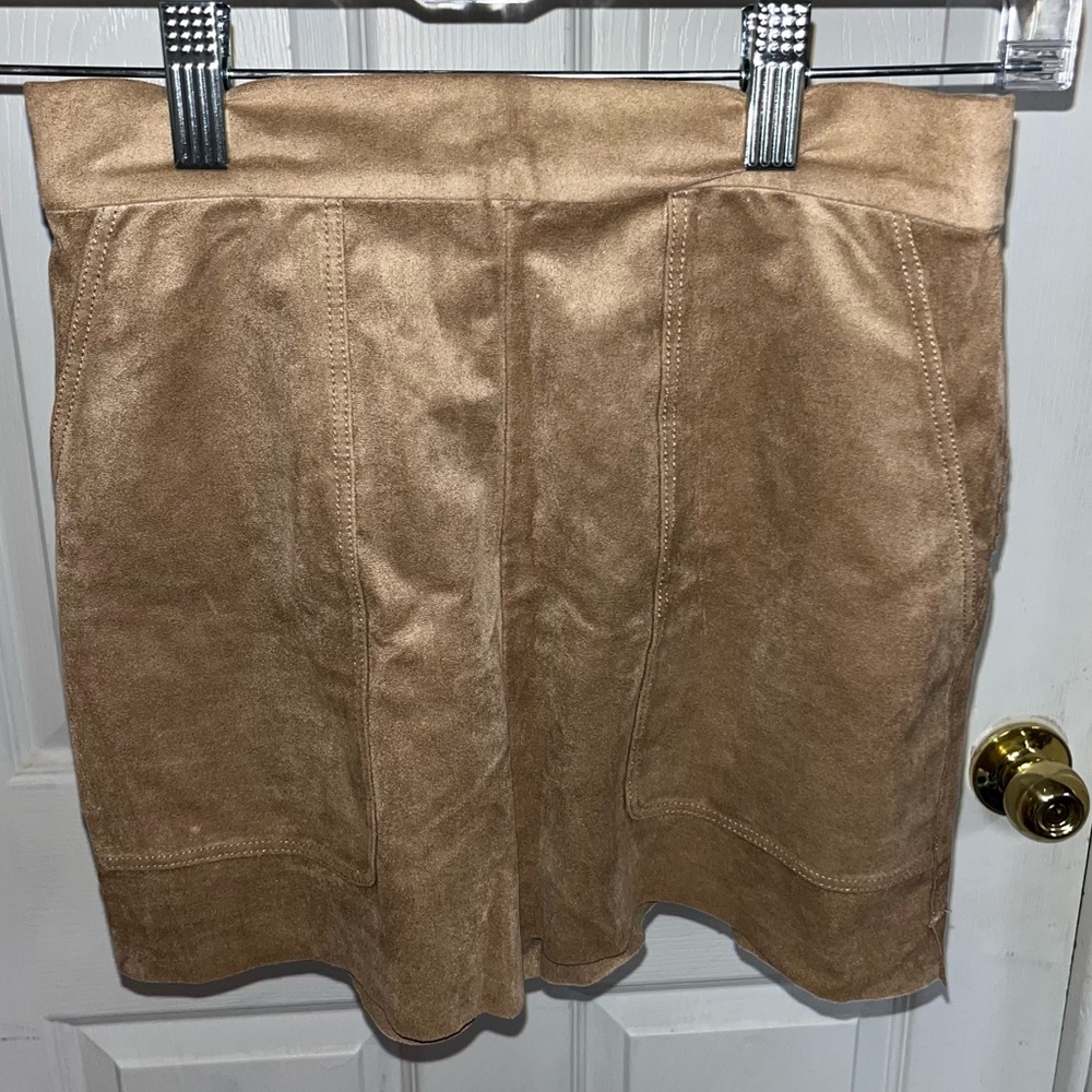 Aritzia Wilfred Tan Suede shorts